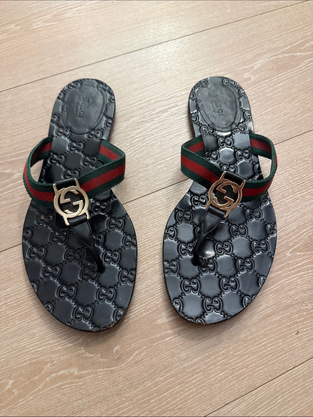 Gucci Chevron Black Leather Thong Sandal - Size 40.5